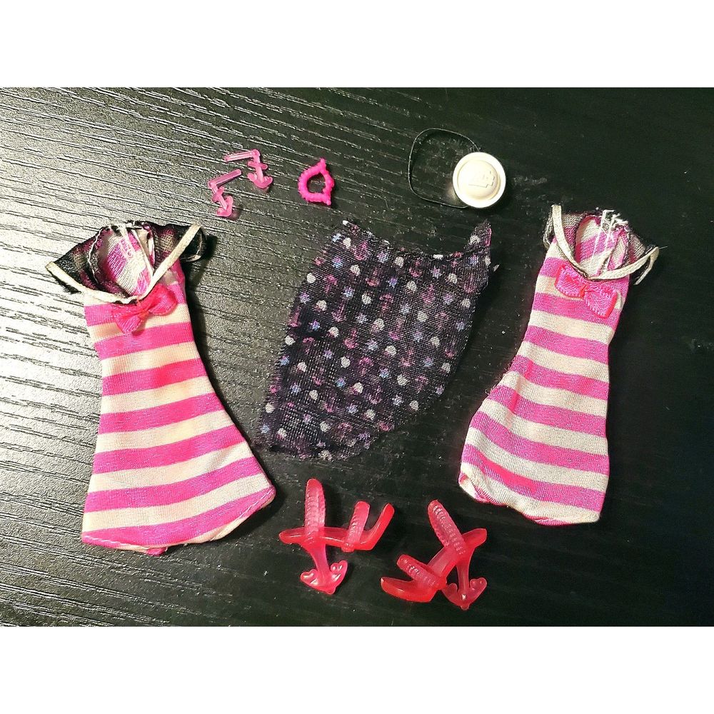 MONSTER HIGH Skull Shores Draculaura Outfit - Complete with an extra suit!